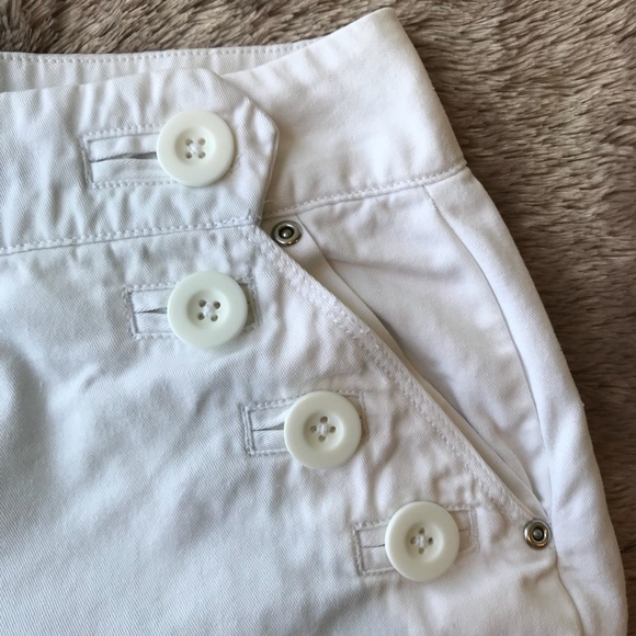 Dress Barn white sailor 3” inseam shorts Sz 4 buttons - Picture 4 of 7
